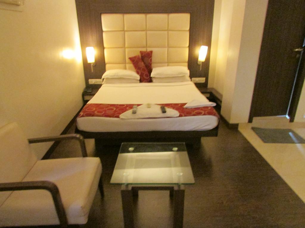 Hotel Mourya Residency Thane Luaran gambar