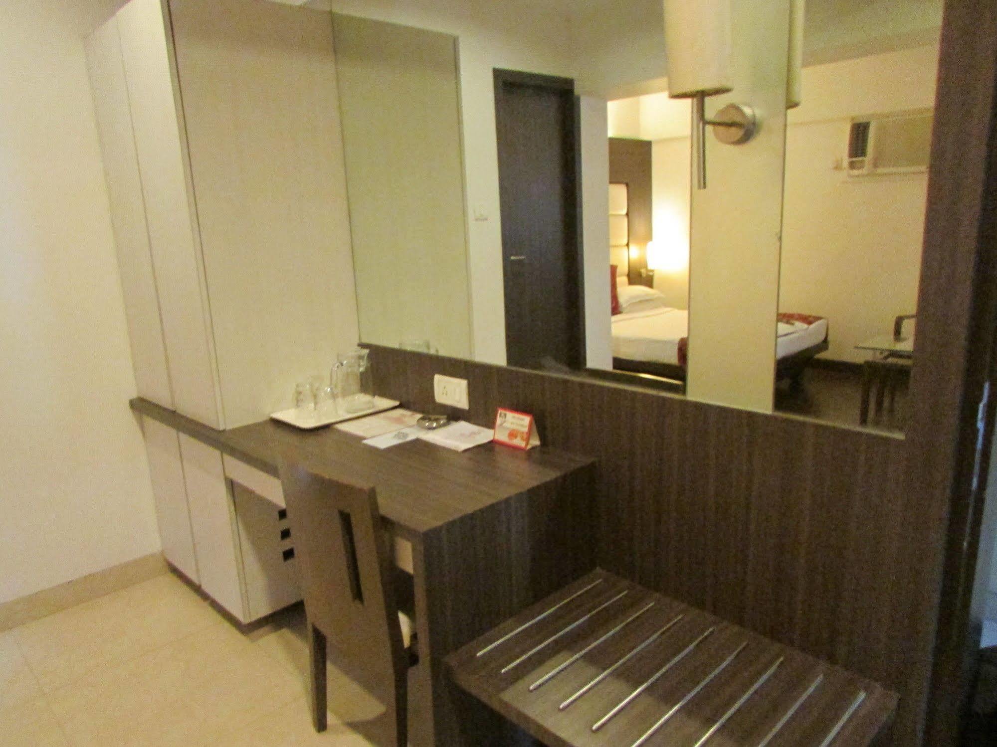 Hotel Mourya Residency Thane Luaran gambar