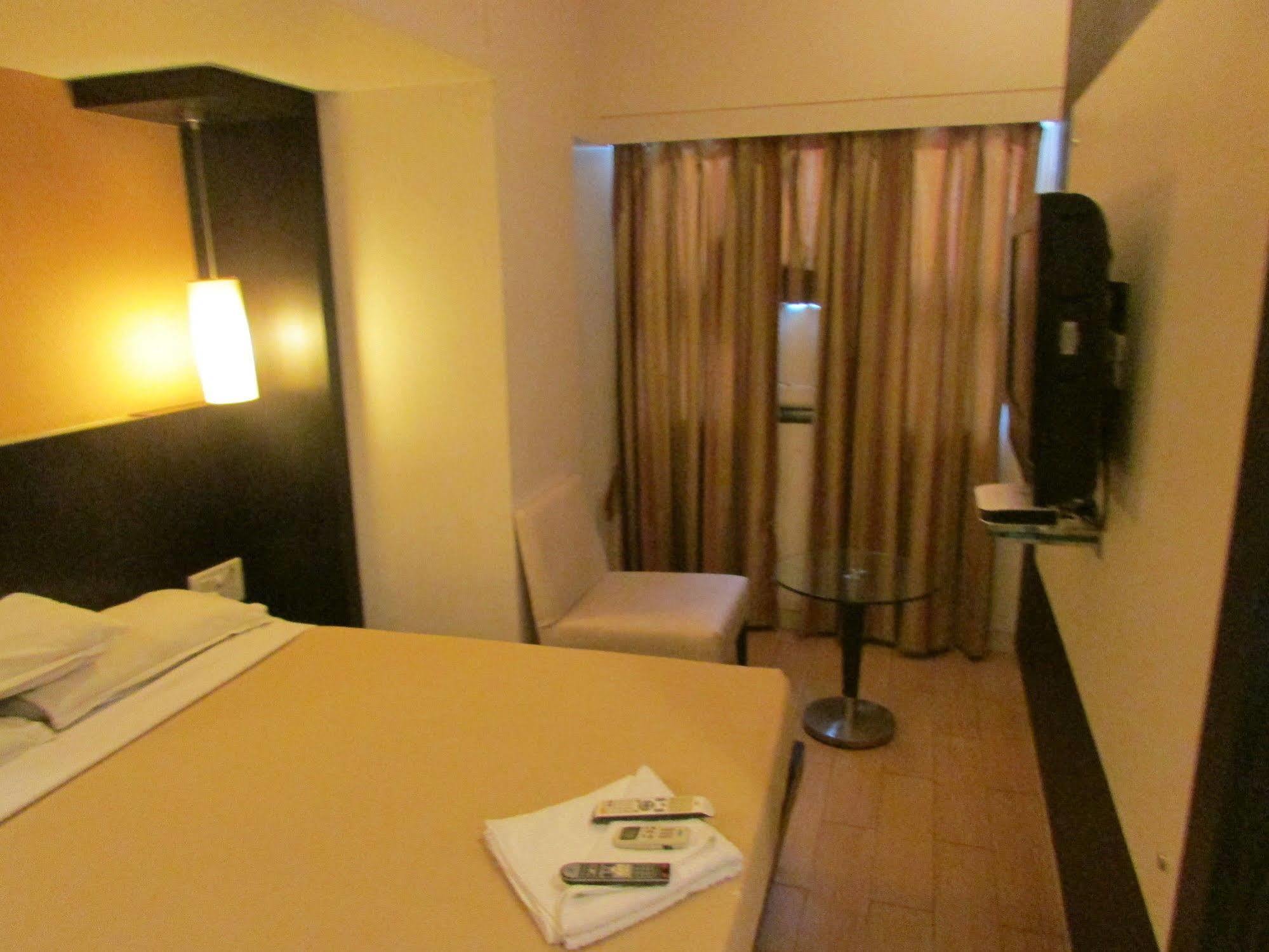Hotel Mourya Residency Thane Luaran gambar