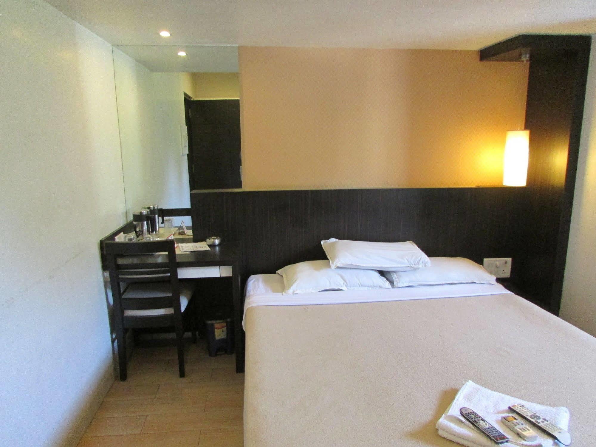 Hotel Mourya Residency Thane Luaran gambar