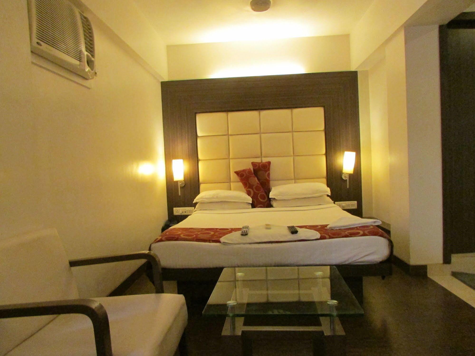 Hotel Mourya Residency Thane Luaran gambar