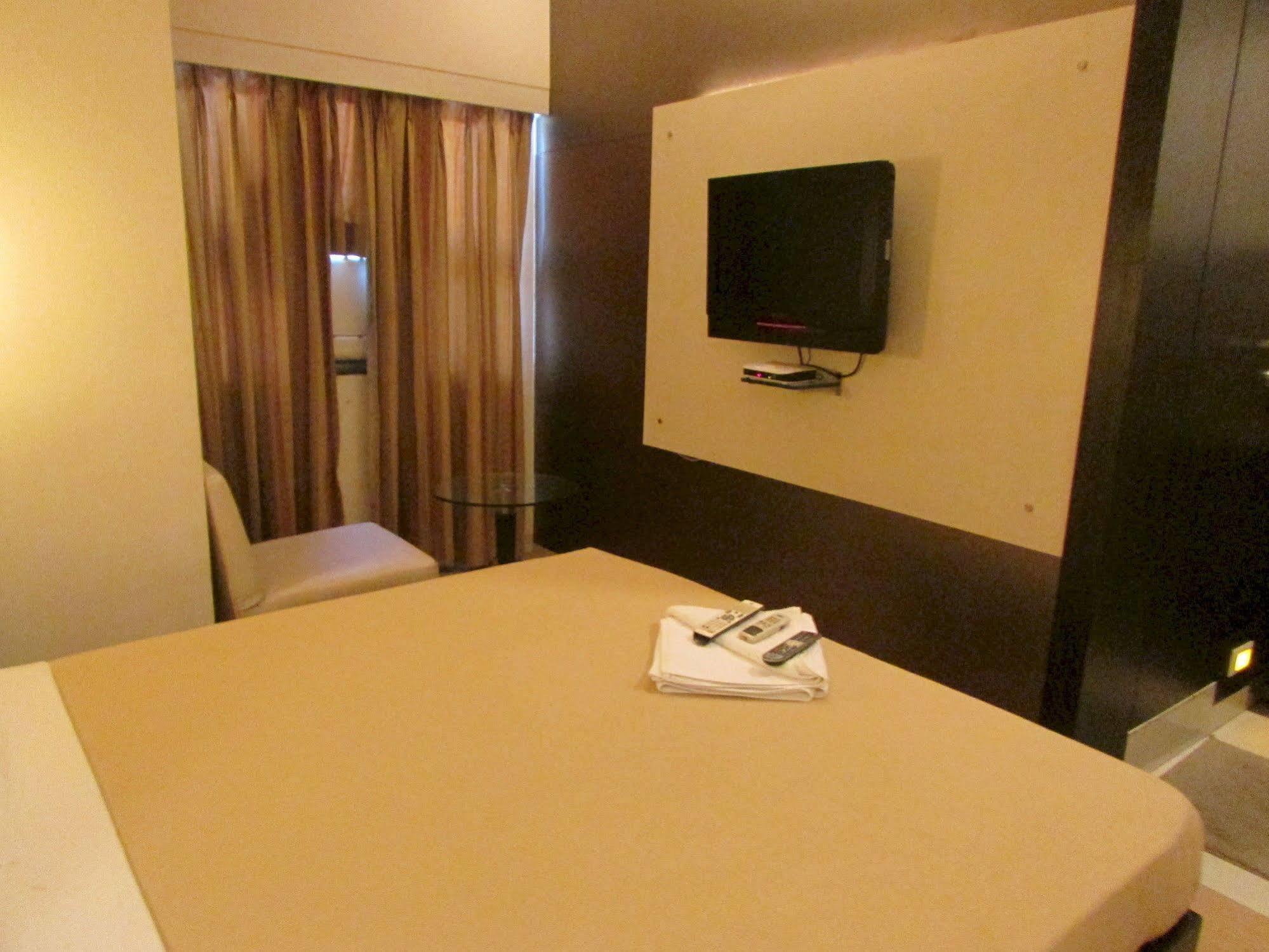 Hotel Mourya Residency Thane Luaran gambar