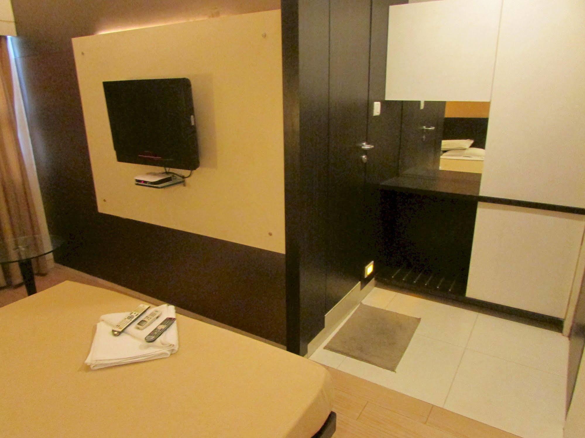 Hotel Mourya Residency Thane Luaran gambar