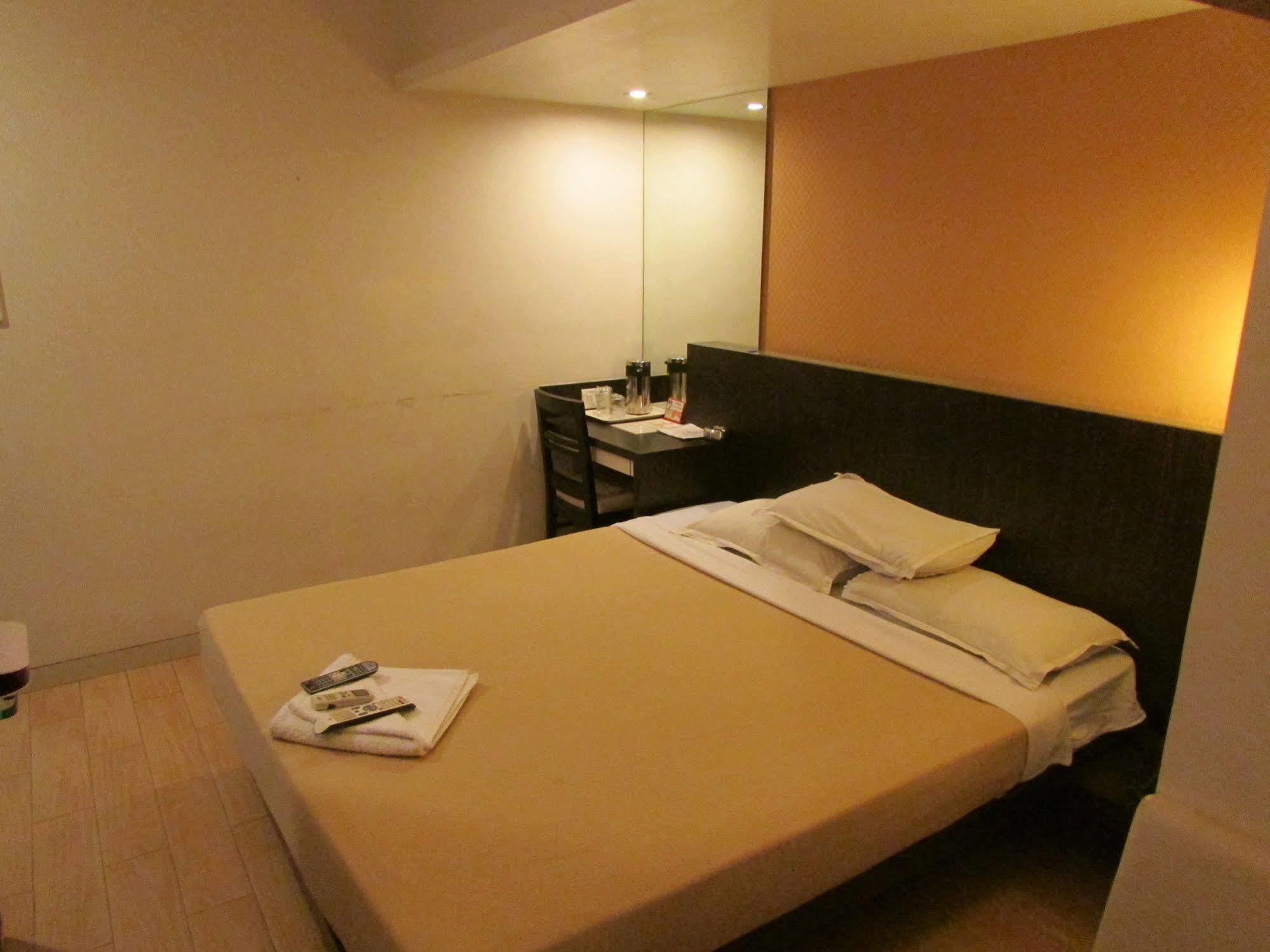 Hotel Mourya Residency Thane Luaran gambar