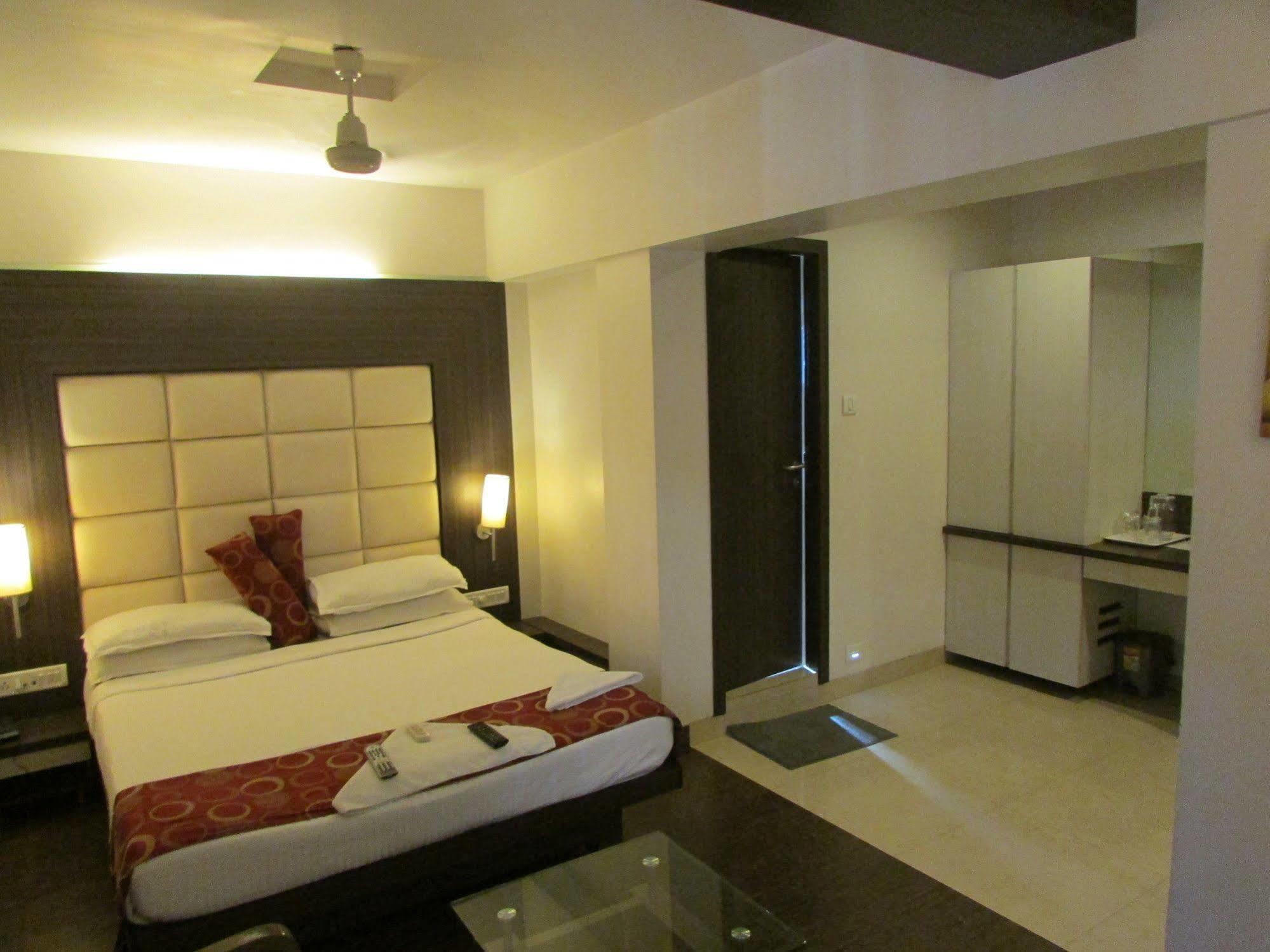 Hotel Mourya Residency Thane Luaran gambar