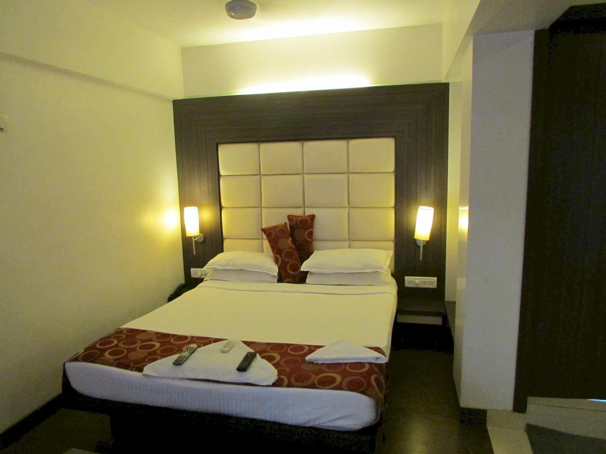 Hotel Mourya Residency Thane Luaran gambar