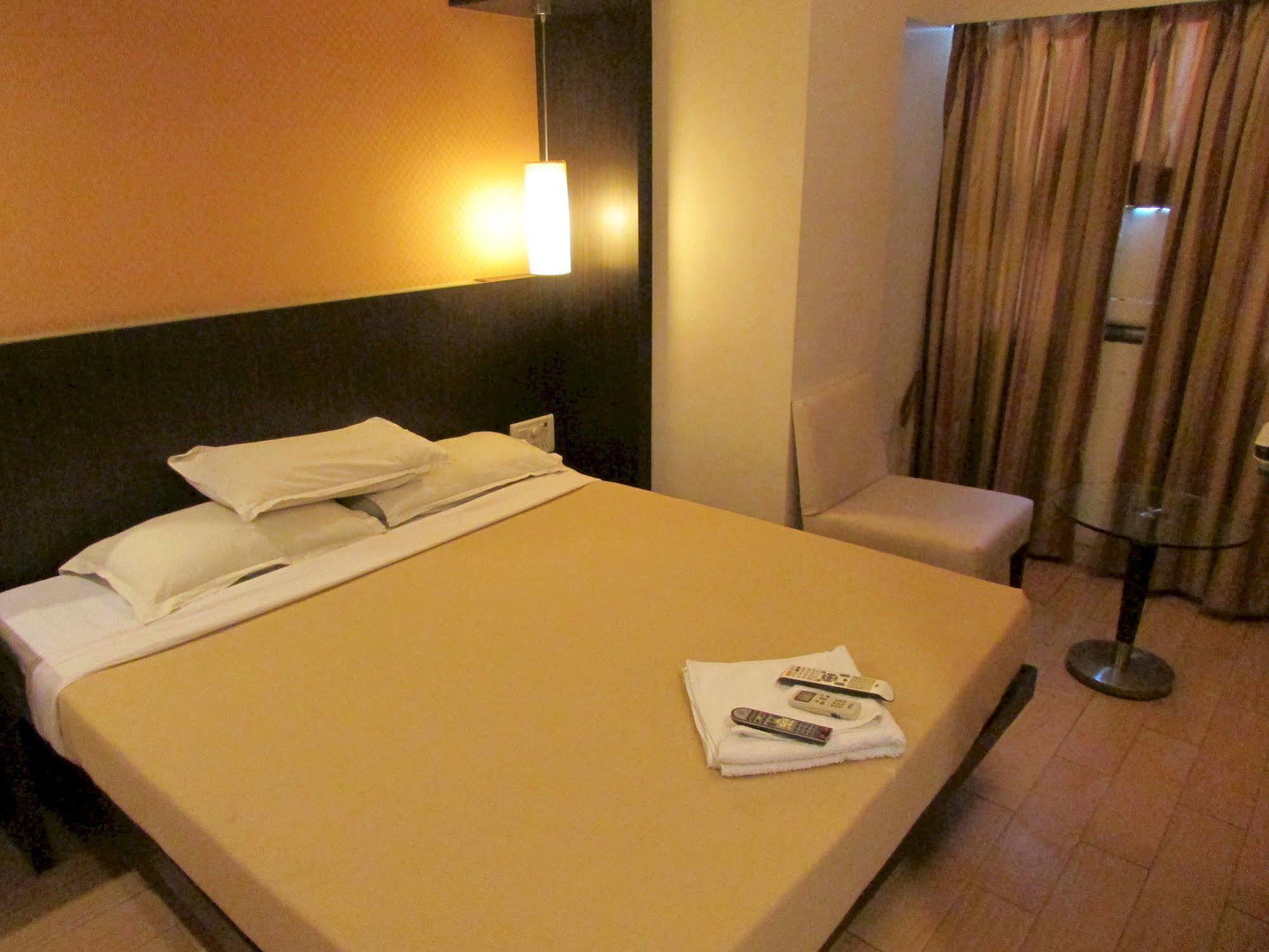 Hotel Mourya Residency Thane Luaran gambar